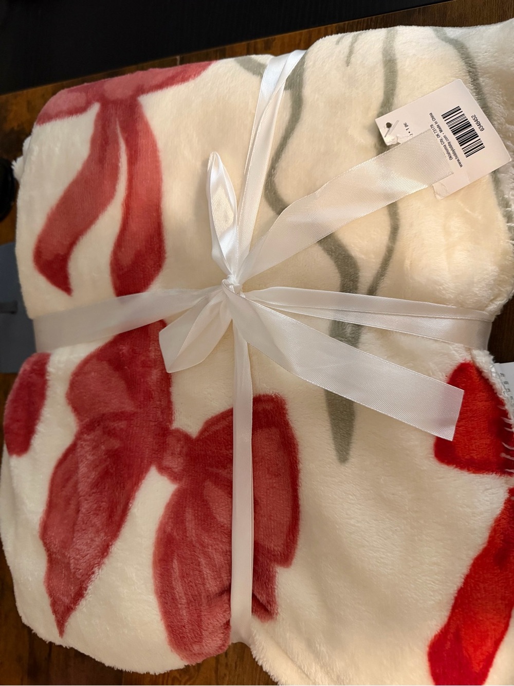 Cozy Floral Plush Throw Blanket - Red & Cream